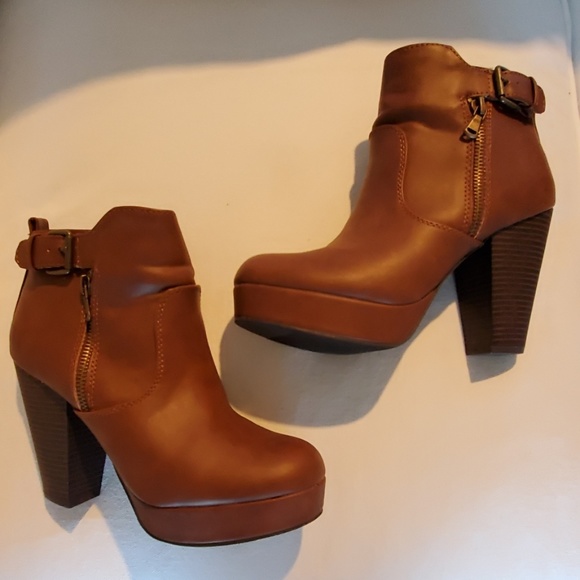 Boots - Picture 2 of 4